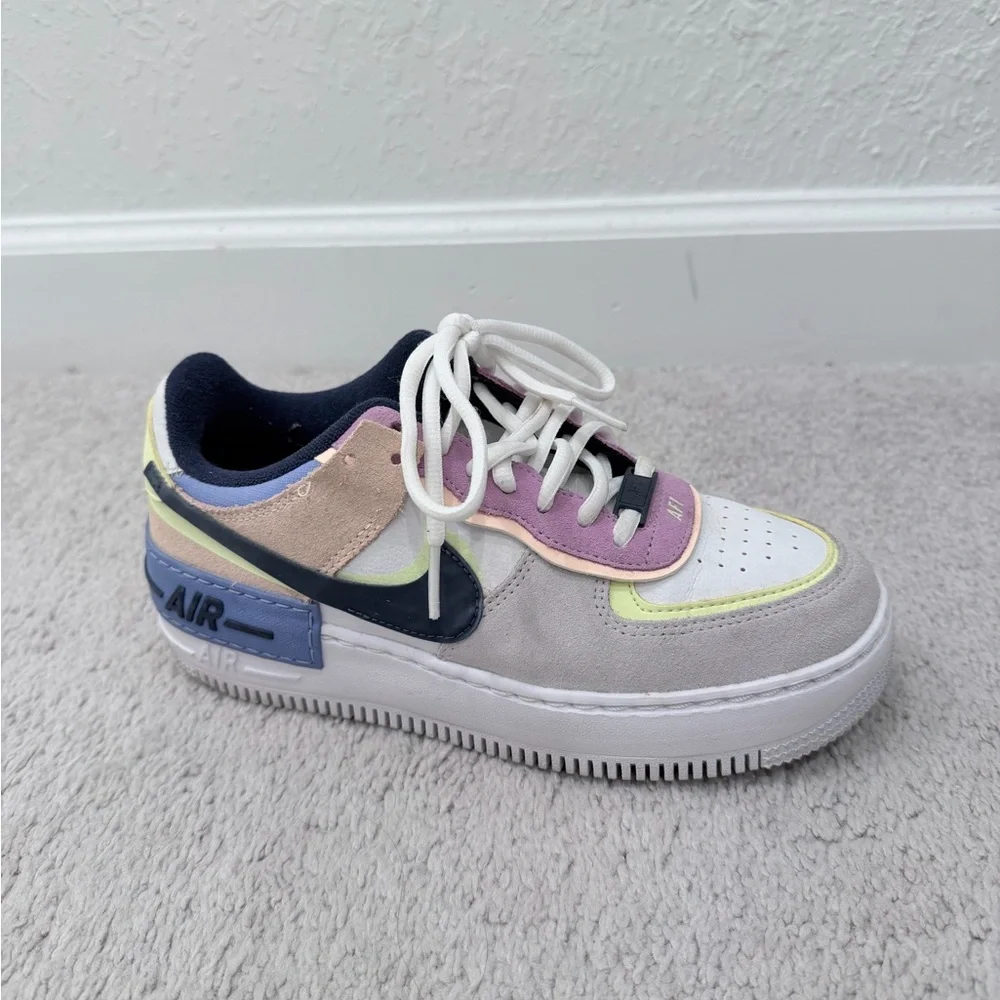 Nike Air Force 1 Low Shadow
Photon Dust Crimson Tint (Women's) - Picture 3 of 9